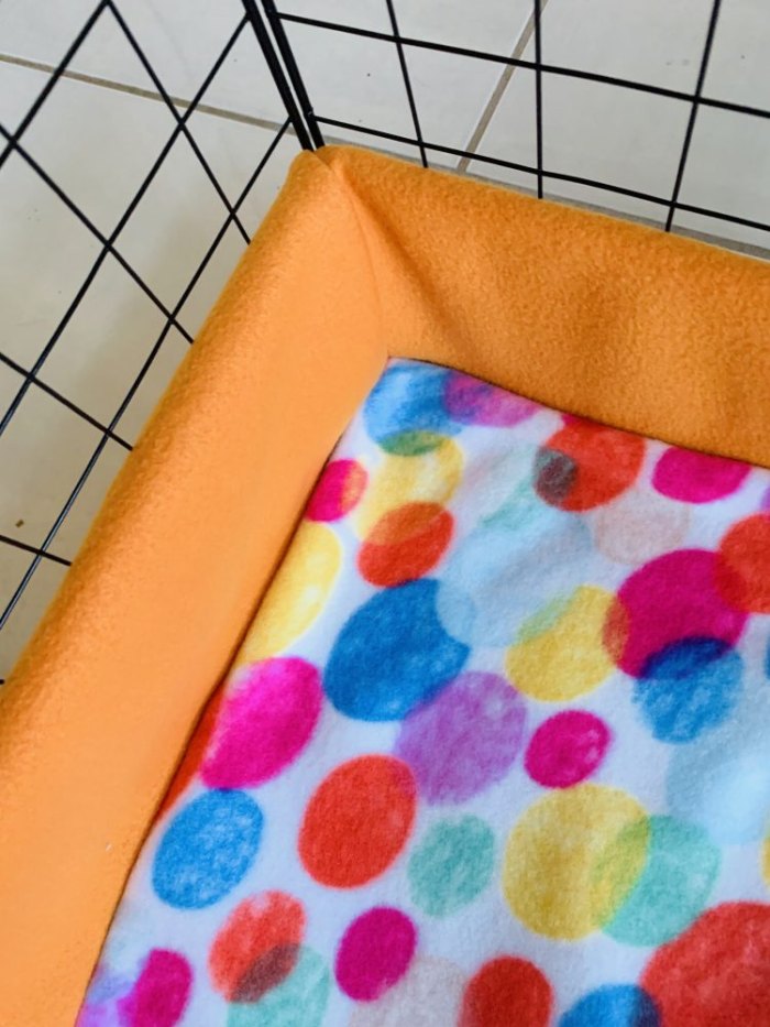 spotted colourful fitted liner