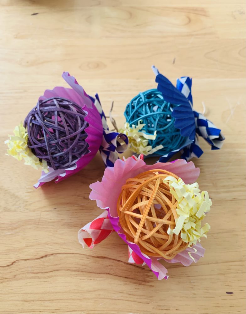 Flower toss toy for guinea pigs and rabbits